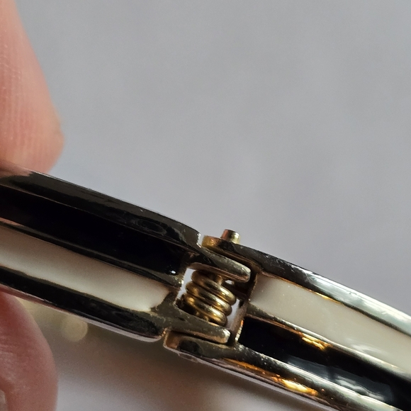 Enamel bracelet off white color and black bangle clamper style gold tone - Picture 7 of 9